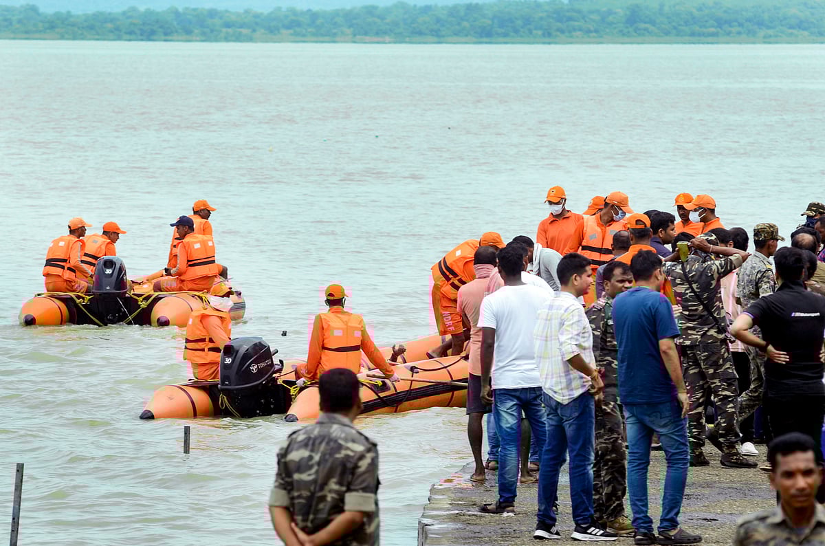 PTI : NDRF and other rescue teams conduct a search operation to trace missing trainer aircraft and both pilots near the Chandil Dam in Seraikela-Kharswan district, Thursday, Aug. 22, 2024